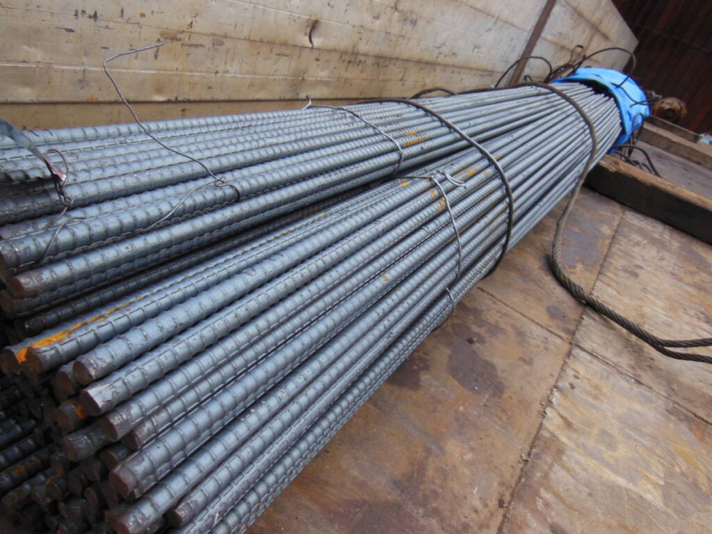 油谷 №2145 鉄筋 長さ8000㎜ 13㎜ 異形棒鋼 重量2500キロ 約320本 新品未使用