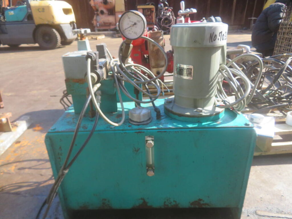№7032 油圧ポンプ 作動油オイルポンプ 電磁弁 三相200V 0.4KW 油圧シリンダー