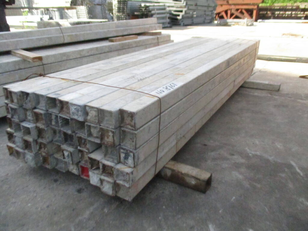 №8761 アルミ鋼管 2m 153本 型枠基礎 型枠保持材 型枠アルミ 端太角 60×60㎜ 50本束