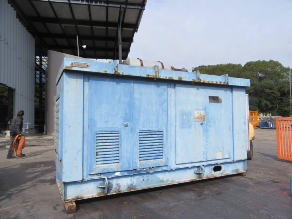 油谷 №5426 発電機 動作良好 デンヨー 350KVA 200V 400V 連続使用 ディーゼルエンジン 482時間 中古 大型 ジェネレーター コマツS6D155G