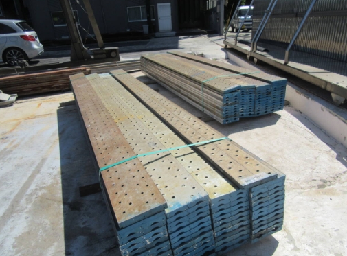 油谷 №2335 アルミ 足場板 4m 長4000㎜ 幅240㎜ 厚40㎜ 100枚 ロングステージ道板 歩み板 踏板 高場作業 ウマ 作業台 足場 布板 中古床材