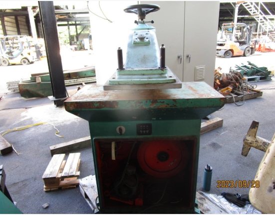 油谷 №9284 クリッカー 型抜き 裁断 プレス 油圧プレス 刃型 油圧クリッカー 油圧裁断機 革 ビニール 打抜刃型 打ち抜き 中古 裁断機