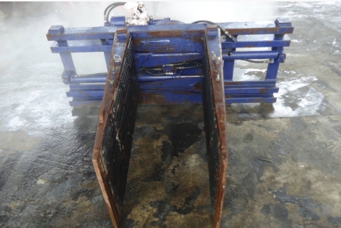 油谷 №6235 ベールクランプ 回転 フォークリフト アタッチメント サイドアーム サイドシフト ポジショナー 全回転 コマツ CMR252 中古