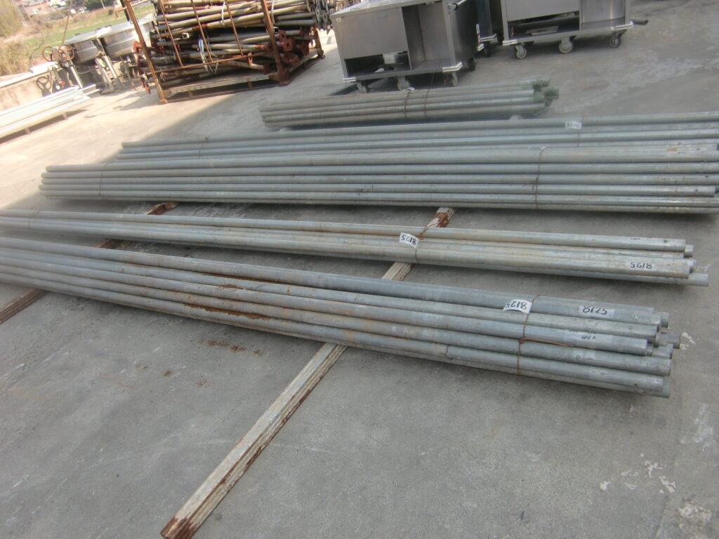 油谷 №8125 鋼管パイプ 長さ5M 107本 福岡から 48.6φ 仮設足場 丸パイプ 単管パイプ 足場 中古 足場パイプ 中古 車庫 ガレージ 5m