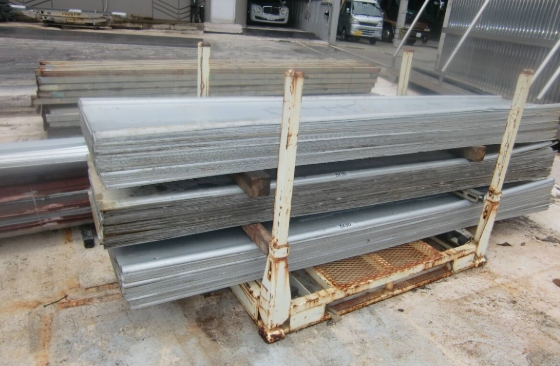 油谷 №8130 万能板 3m 193枚 工事用フェンス 目隠し 柵 パネル 足場用囲い 仮設仮囲い 安全鋼板 トタン 薄板 足場 壁材 中古 擁壁 屋根材