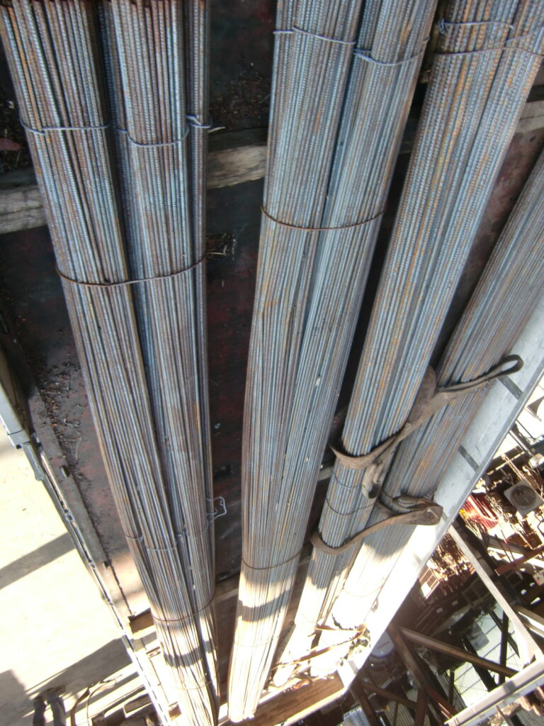 油谷 №8216 鉄筋 長さ7.5m 径10㎜ 異形棒鋼 重量2260キロ 1束約560本 新品 土間コン 配筋 基礎 中古 コンクリート割れ防止 左官 型枠