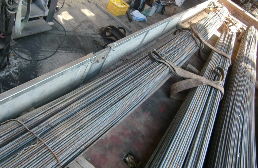 油谷 №8216 鉄筋 長さ7.5m 径10㎜ 異形棒鋼 重量2260キロ 1束約560本 新品 土間コン 配筋 基礎 中古 コンクリート割れ防止 左官 型枠