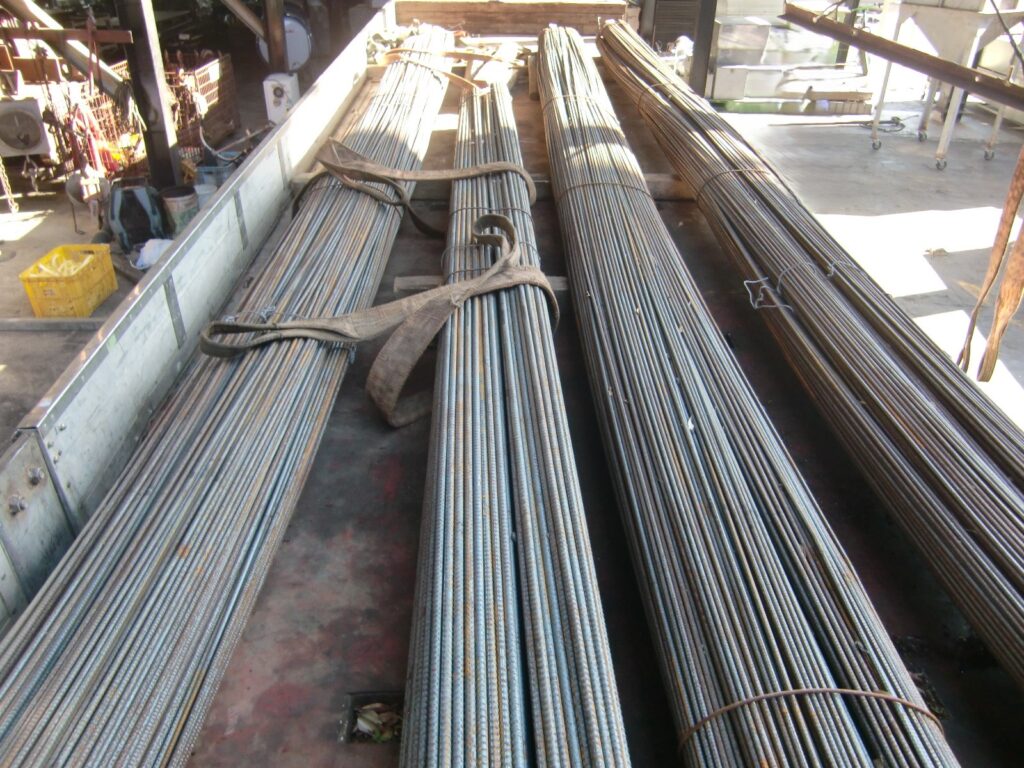 油谷 №8216 鉄筋 長さ7.5m 径10㎜ 異形棒鋼 重量2260キロ 1束約560本 新品 土間コン 配筋 基礎 中古 コンクリート割れ防止 左官 型枠