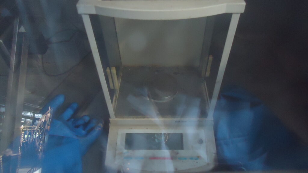 油谷 №2246 グローブボックス UNICO DISL-500 天秤測 真空引き 真空ポンプ 電子天秤 試薬 サンプル 先端技術開発 試験機 研究室 分析