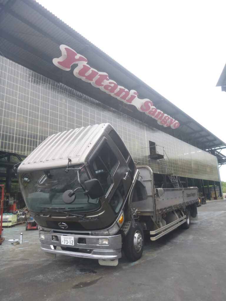 油谷 №7073 福岡 H8年 日野 レンジャー JO8C セミワイド 平ボディー 4トン アルミアオリ 荷台鉄板 タイヤ新 ナンバー付 200Lタンク 中古