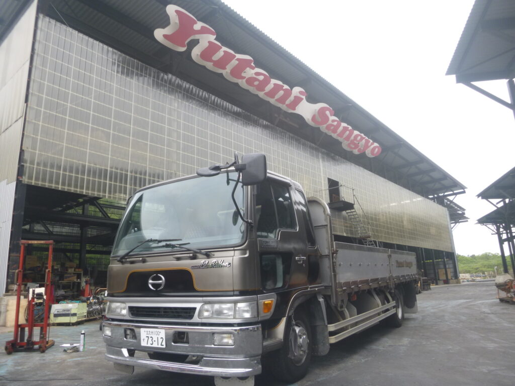 油谷 №7073 福岡 H8年 日野 レンジャー JO8C セミワイド 平ボディー 4トン アルミアオリ 荷台鉄板 タイヤ新 ナンバー付 200Lタンク 中古